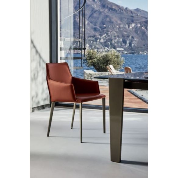 Chaise Sally avec accoudoirs pieds métal BONTEMPI CASA